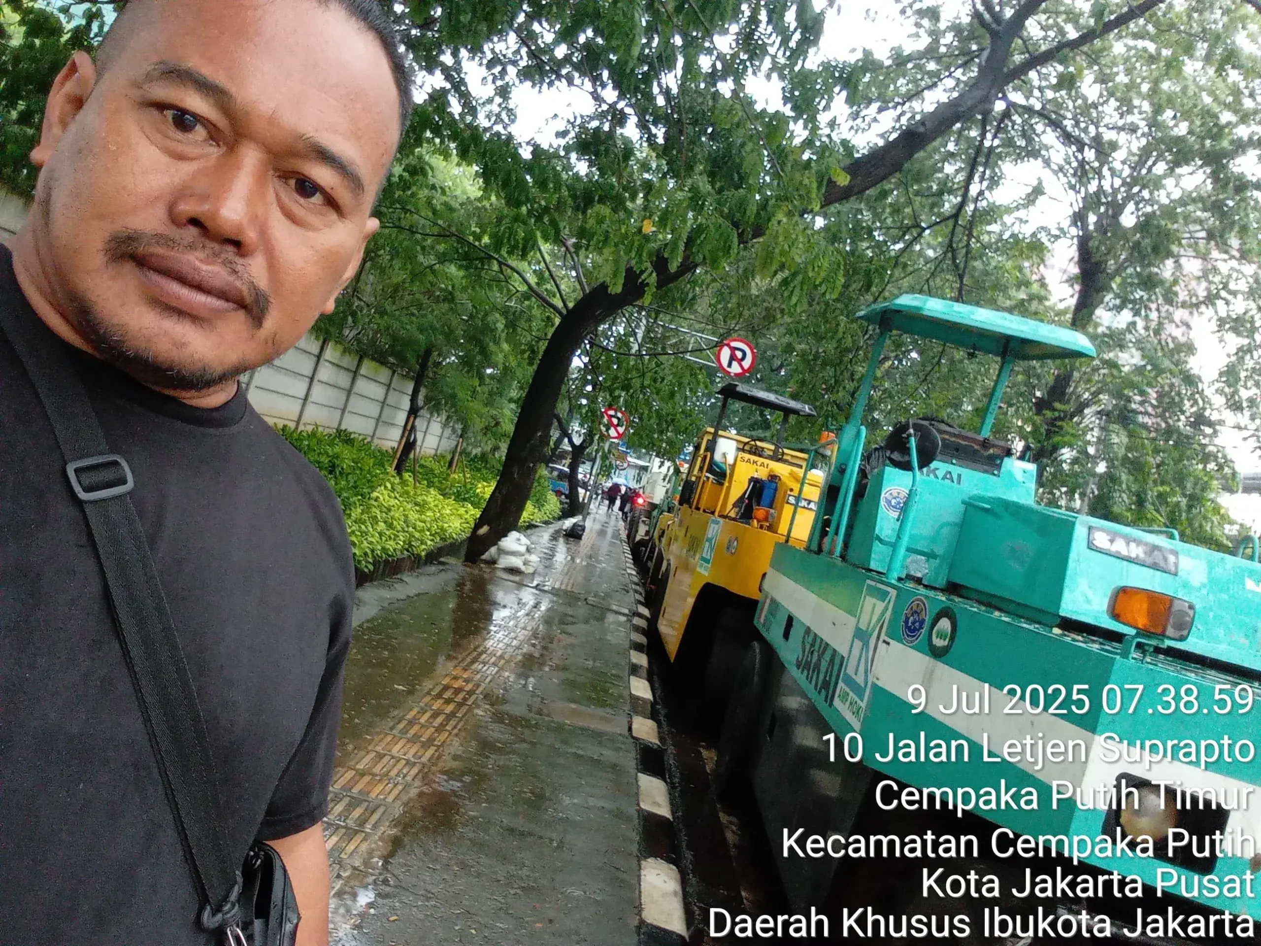 Hasil akhir konstruksi jalan aspal hotmix mulus kedap air tahan aus bergaransi resmi di Bekasi